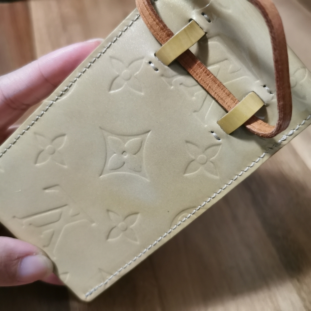 Louis Vuitton Vernis Leather in Yellow Beige Monogram Holder - Picture 6 of 14